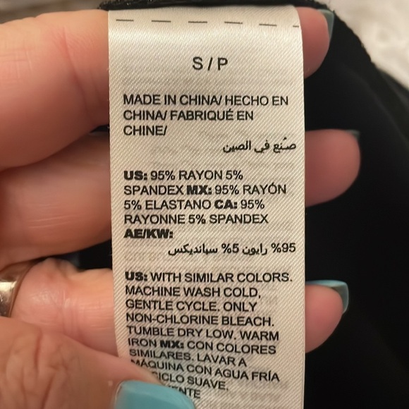 SOMA SO SOFT LONG SLEEVE STRETCH TOP size Small black w/ geometric green design - Picture 7 of 7